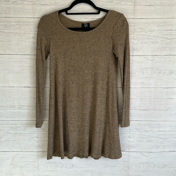 Derek Heart Ribbed Mini Flow Long Sleeve Dress | SIZE S - Picture 2 of 6